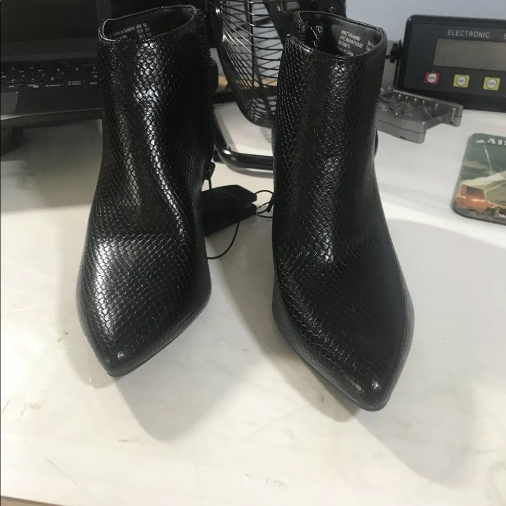 Time and Tru Women's Mid Ankle Black Heel
